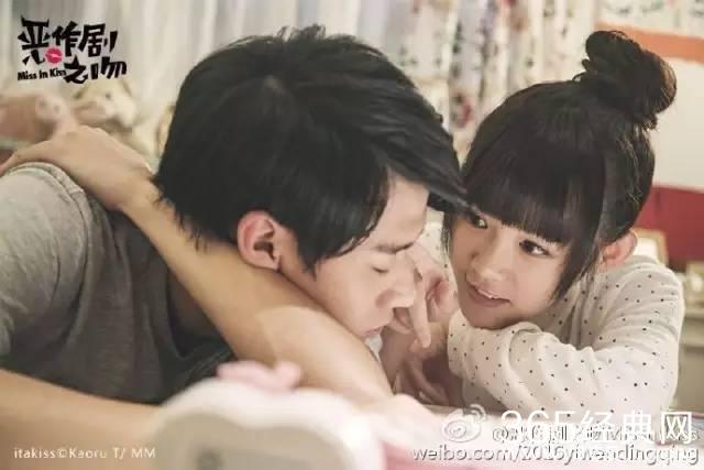 纽约纳斯达克户外大屏:背景选什么颜色更搭-大舍传媒