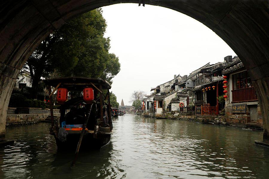GOG 喜加一:回合制策略游戏《莫德海姆:诅咒之城》免费领